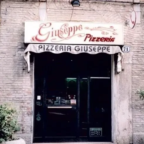 Interno della Pizzeria Giuseppe a Ferrara